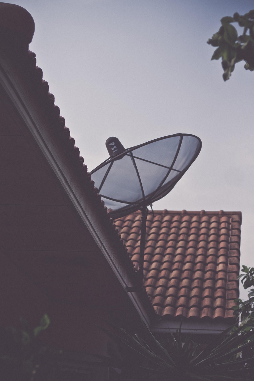 satellite dish, roof, television, antenna, tv, house, tv antenna, live via satellite, radio, the antenna on the roof, receiver, signal, antenna house, satellite tv, building, network, telecommunications, broadcast, channel, horn antenna, satellite dish, satellite dish, satellite dish, satellite dish, satellite dish, receiver, antenna house, satellite tv